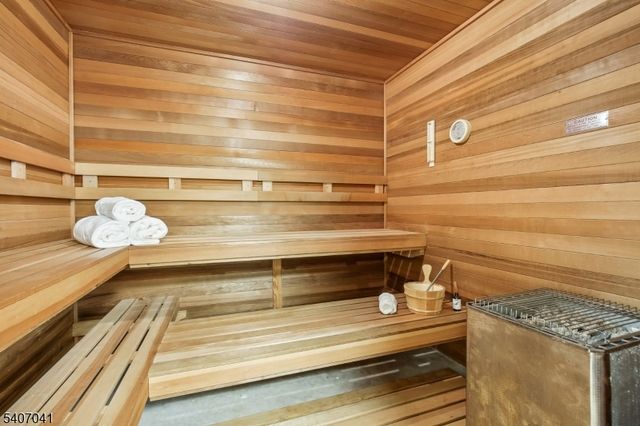 4 Grasmere Ct, Livingston Twp., NJ 07039