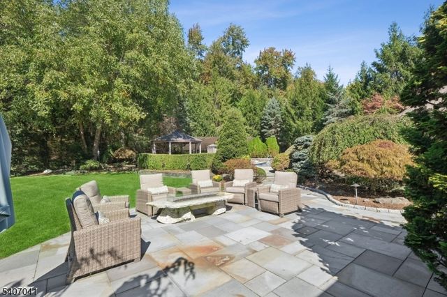 4 Grasmere Ct, Livingston Twp., NJ 07039