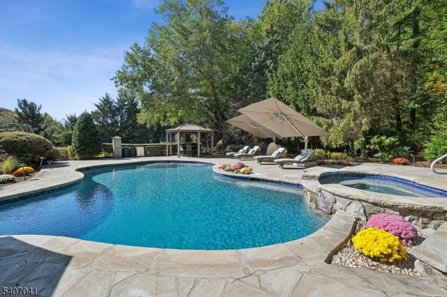 4 Grasmere Ct, Livingston Twp., NJ 07039