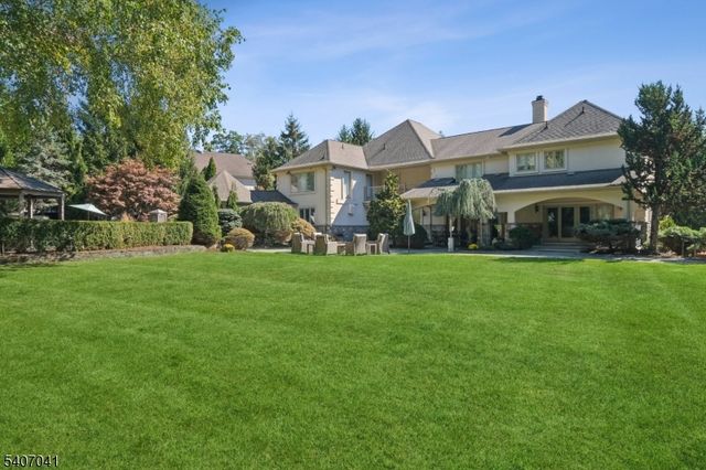 4 Grasmere Ct, Livingston Twp., NJ 07039