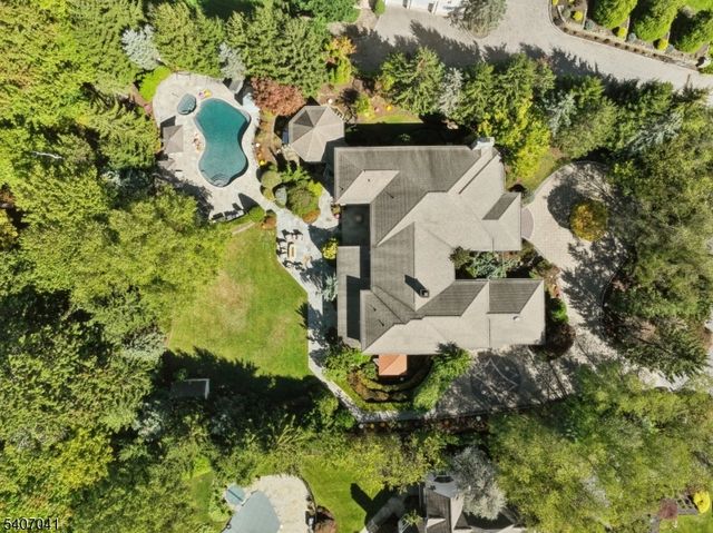 4 Grasmere Ct, Livingston Twp., NJ 07039