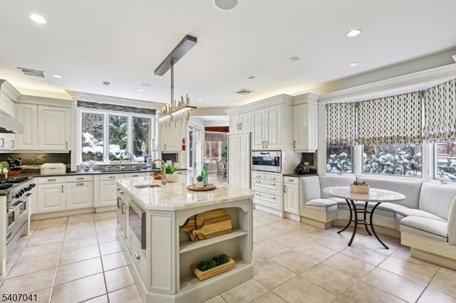 4 Grasmere Ct, Livingston Twp., NJ 07039