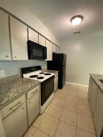 2401 Sycamore Avenue C2, Huntsville, TX 77340