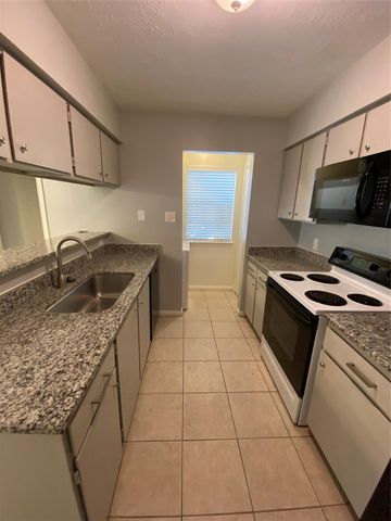 2401 Sycamore Avenue C2, Huntsville, TX 77340