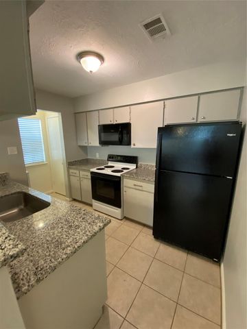 2401 Sycamore Avenue C2, Huntsville, TX 77340