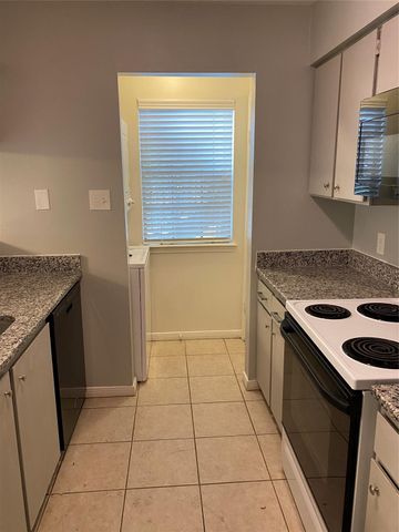 2401 Sycamore Avenue C2, Huntsville, TX 77340