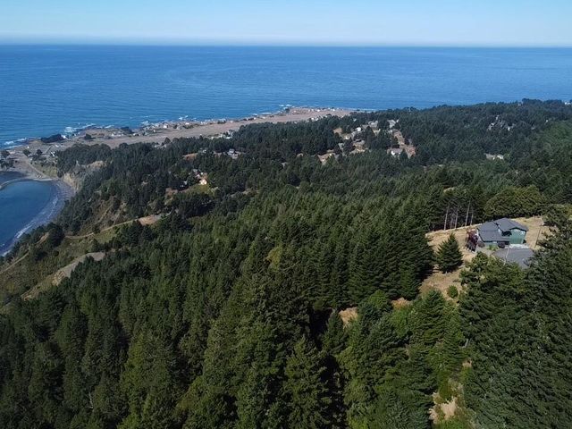 60 Highview Circle, Shelter Cove, CA 95589