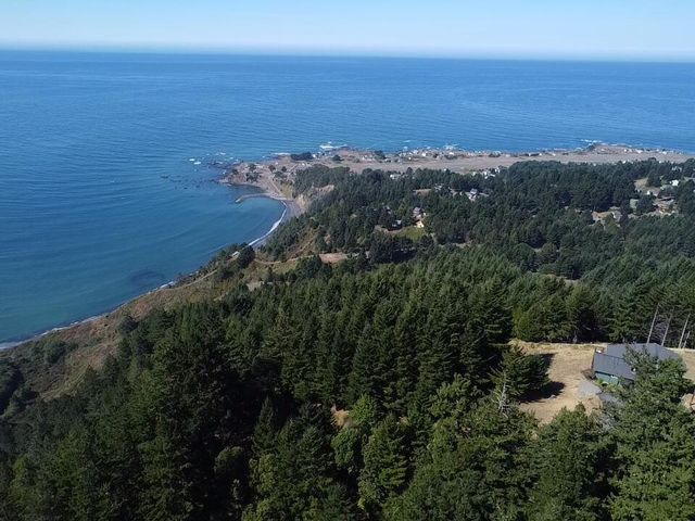 60 Highview Circle, Shelter Cove, CA 95589