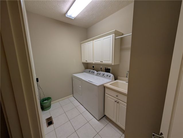 5981 Oak Ridge Drive, Huber Heights, OH 45424