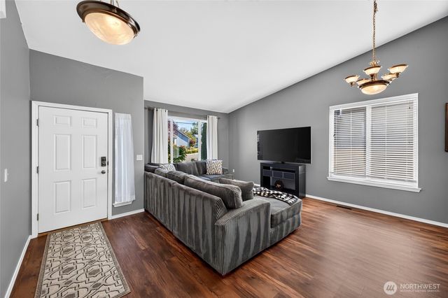 21024 Springhaven Way E, Bonney Lake, WA 98391