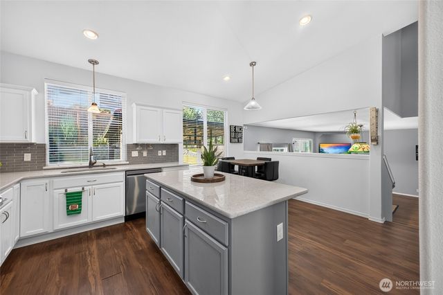 21024 Springhaven Way E, Bonney Lake, WA 98391