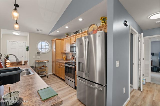 6516 Brook Bend Way 233, Louisville, KY 40229