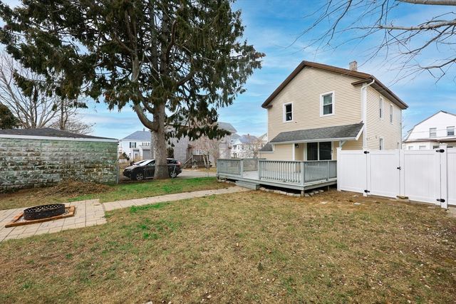 38 Willard St, New Bedford, MA 02744