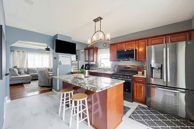 38 Willard St, New Bedford, MA 02744