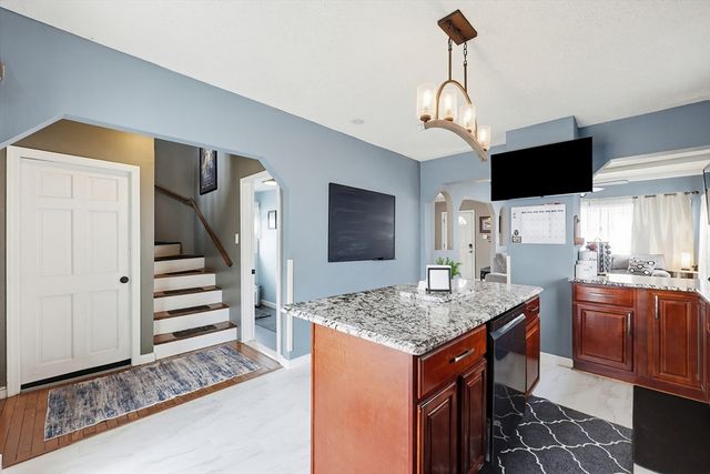 38 Willard St, New Bedford, MA 02744