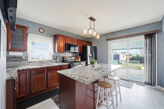 38 Willard St, New Bedford, MA 02744