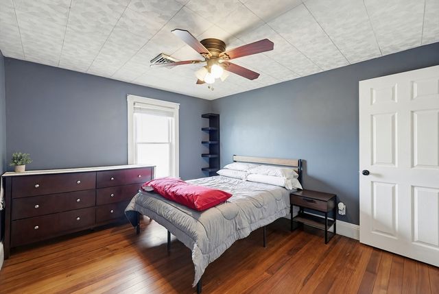 38 Willard St, New Bedford, MA 02744