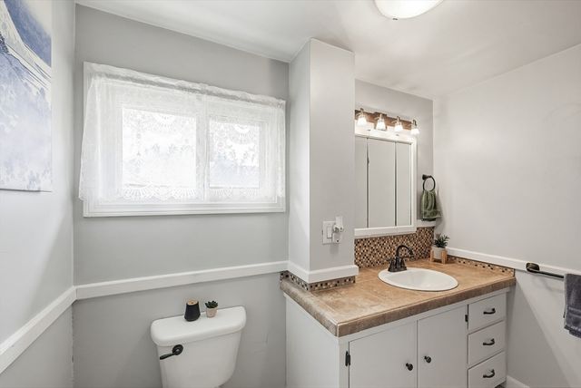 38 Willard St, New Bedford, MA 02744