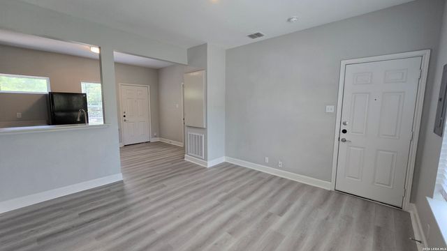 503 W Kings Hwy Apt 202, San Antonio, TX 78212