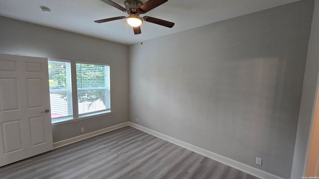 503 W Kings Hwy Apt 202, San Antonio, TX 78212