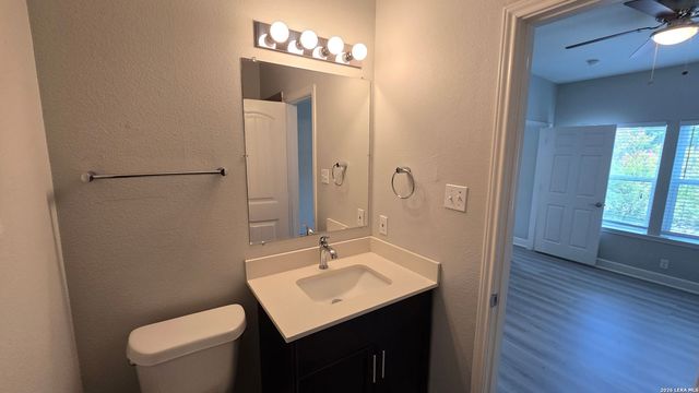 503 W Kings Hwy Apt 202, San Antonio, TX 78212