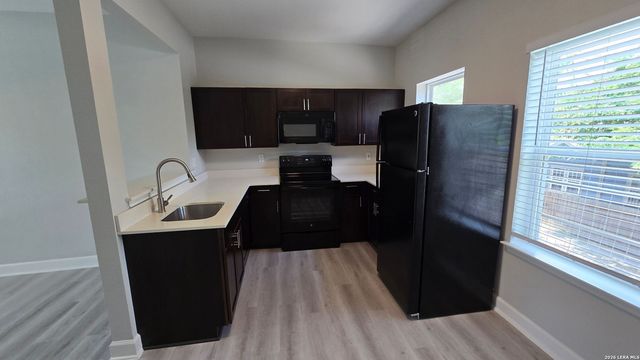 503 W Kings Hwy Apt 202, San Antonio, TX 78212