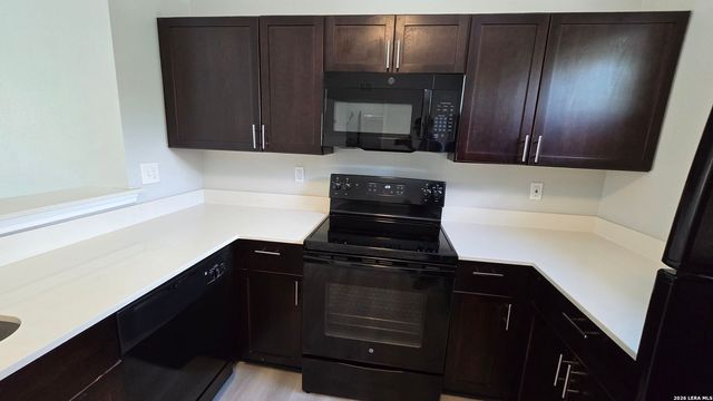 503 W Kings Hwy Apt 202, San Antonio, TX 78212