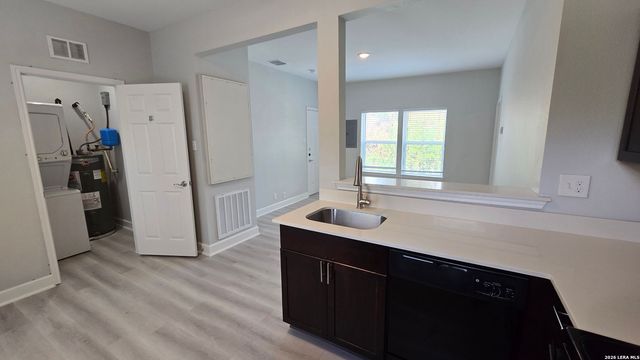 503 W Kings Hwy Apt 202, San Antonio, TX 78212