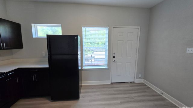 503 W Kings Hwy Apt 202, San Antonio, TX 78212