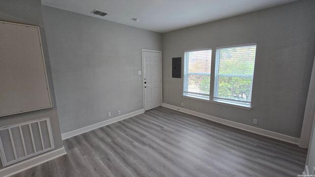 503 W Kings Hwy Apt 202, San Antonio, TX 78212