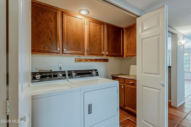 1900 W Ashbrook Drive, Tucson, AZ 85704