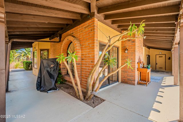 1900 W Ashbrook Drive, Tucson, AZ 85704