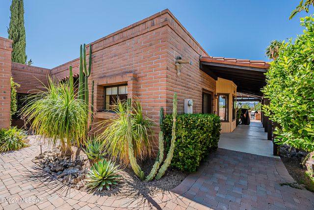 1900 W Ashbrook Drive, Tucson, AZ 85704