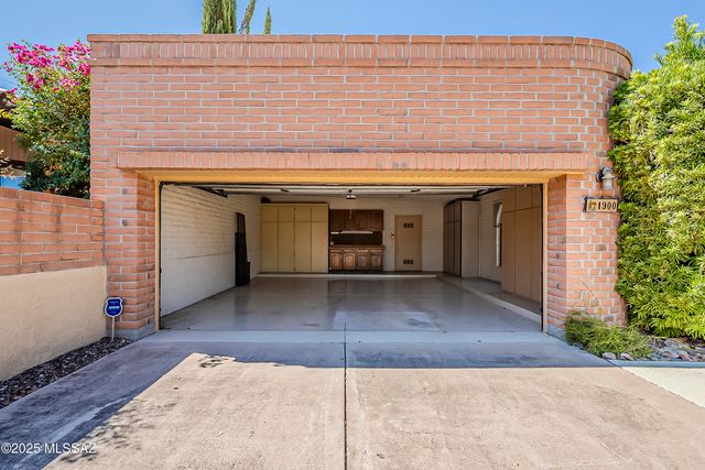 1900 W Ashbrook Drive, Tucson, AZ 85704