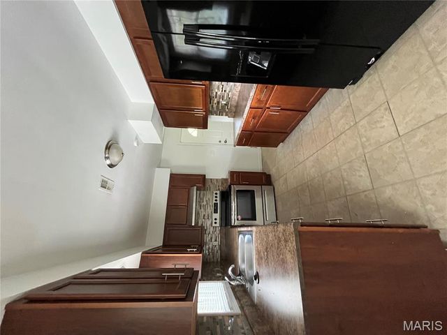 1612 California B, Collinsville, IL 62234