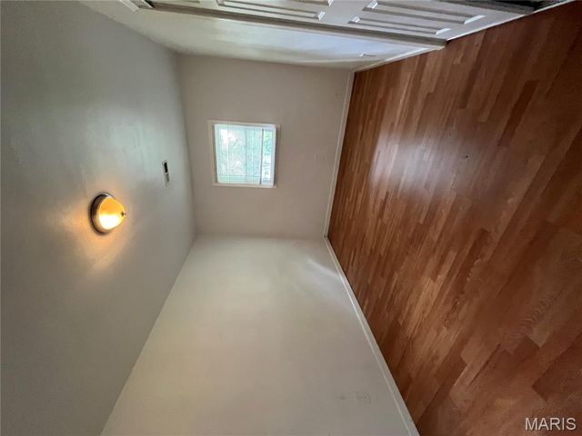 1612 California B, Collinsville, IL 62234