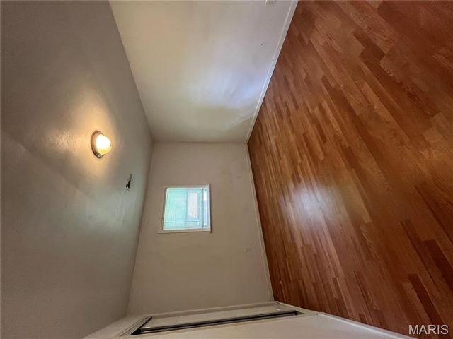 1612 California B, Collinsville, IL 62234