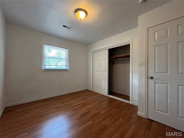 1612 California B, Collinsville, IL 62234
