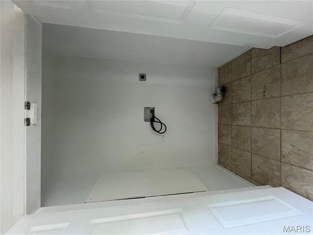 1612 California B, Collinsville, IL 62234