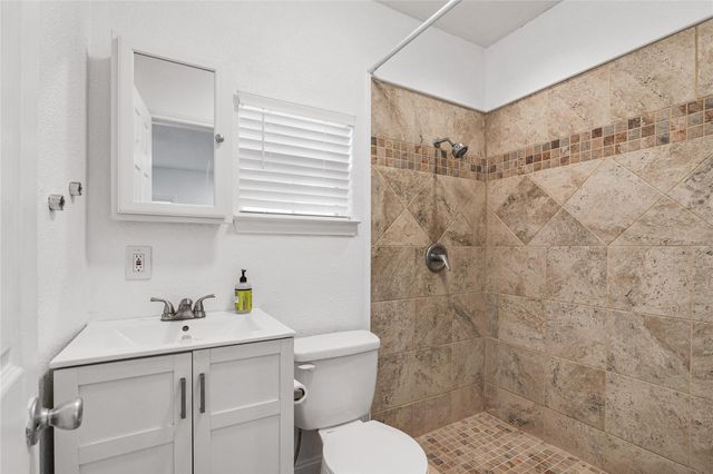 320 Coronado Street B, Houston, TX 77009