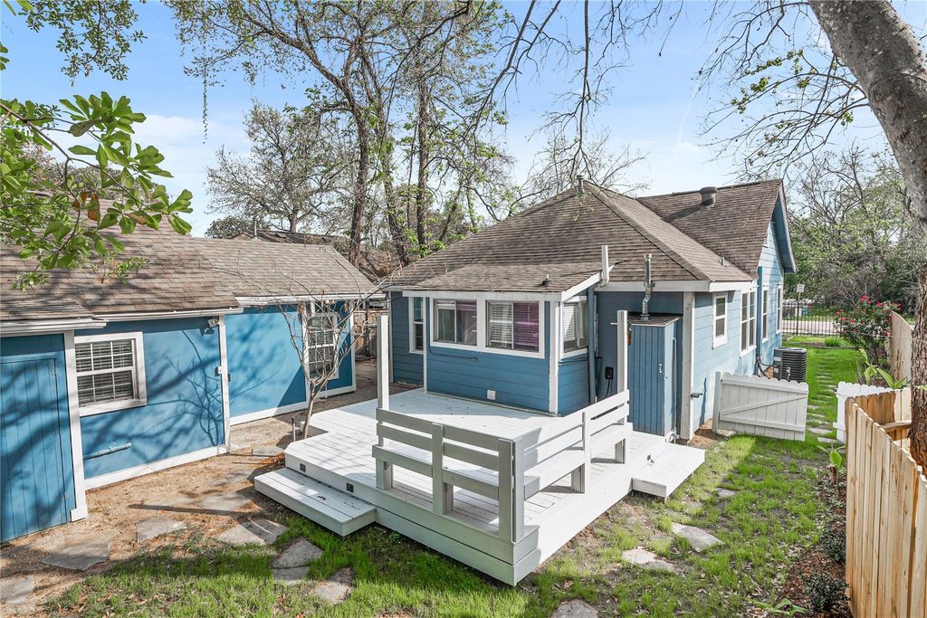 320 Coronado Street B, Houston, TX 77009