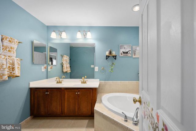 8593 WYNGATE MANOR CT, Alexandria, VA 22309