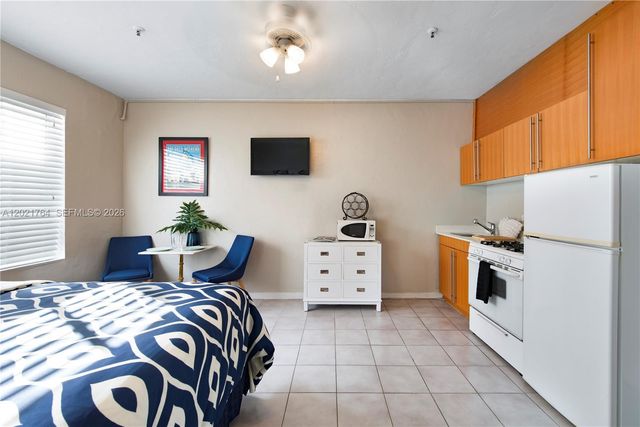 3710 Collins Avenue N-305, Miami Beach, FL 33140