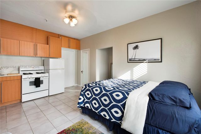 3710 Collins Avenue N-305, Miami Beach, FL 33140