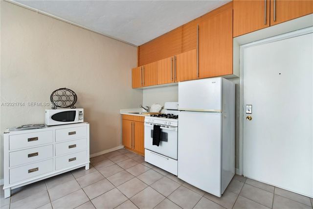 3710 Collins Avenue N-305, Miami Beach, FL 33140