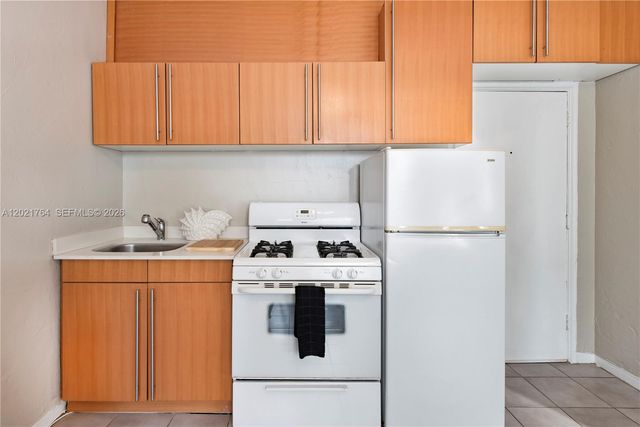 3710 Collins Avenue N-305, Miami Beach, FL 33140