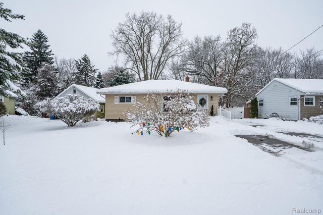 6333 Harriet Drive, Waterford Charter Township, MI 48327