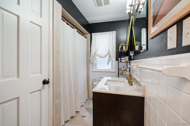 6333 Harriet Drive, Waterford Charter Township, MI 48327