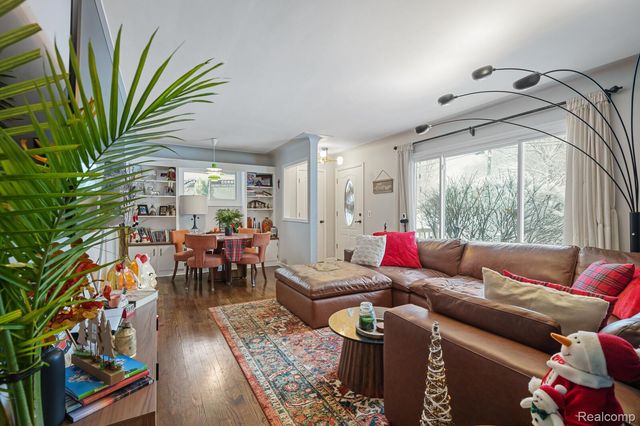 6333 Harriet Drive, Waterford Charter Township, MI 48327