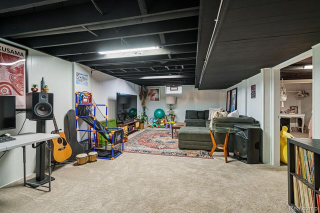 6333 Harriet Drive, Waterford Charter Township, MI 48327